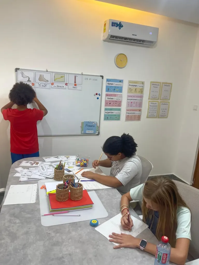 German lessons in Accra: children learning German in a small group at Studyfreunde in Airport West